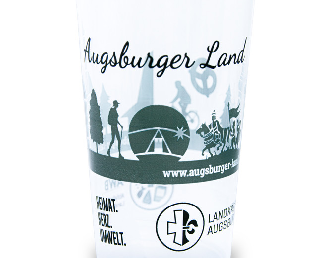 Umweltschutz zum Mitnehmen – Der Landkreis Augsburg setzt mit einem Becher auf Mehrweg