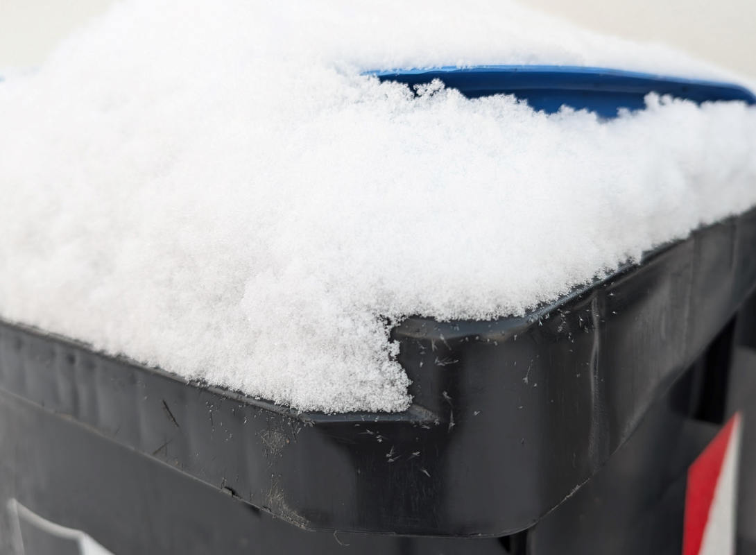 Auch der Mülltonne wird's kalt